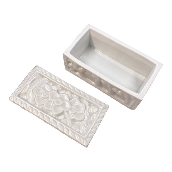 Kim Yikyung Hand-Painted Ceramic Container - Picture 4 of 9